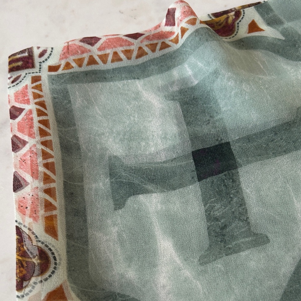 Geometric silk Patterned Scarf - Picture 2 of 5